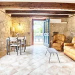 2 Bedroom Pet Friendly In Saint-Rabier
