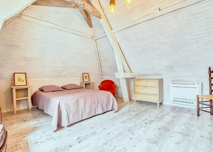 Beautiful In Feriehus Saint-Rabier